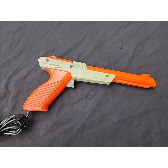 Nintendo NES Orange Light Zapper Gun TESTED Very Clean Nice 1985 Original - Picture 2 of 2